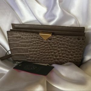 🦋Authentic Vince Camuto Elephant Color Embossed